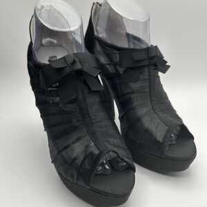 White by Vera Wang Peep Tie platform Pumps Size 8 NWOT